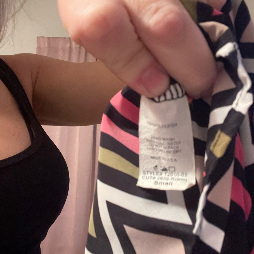 Geometric Patterned Women's Top - Picture 3 of 3